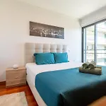 Nomad Horizon Spacious With Pool & Gym 아파트 푼샬