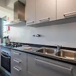 아파트 Nomad Horizon Spacious With Pool & Gym 푼샬