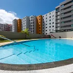 아파트 Nomad Horizon Spacious With Pool & Gym 푼샬