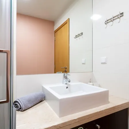 Nomad Horizon Spacious With Pool & Gym Apartamento Funchal (Madeira)