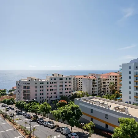 Nomad Horizon Spacious With Pool & Gym Appartement