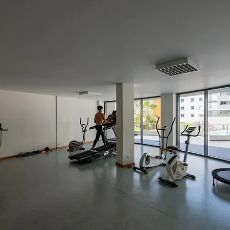 아파트 Nomad Horizon Spacious With Pool & Gym 푼샬