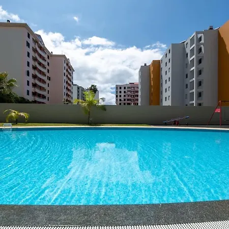 Apartmán Nomad Horizon Spacious With Pool & Gym Funchal (Madeira)