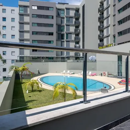 Nomad Horizon Spacious With Pool & Gym Apartmán