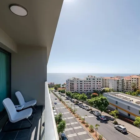 Nomad Horizon Spacious With Pool & Gym Apartmán