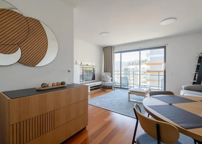 Nomad Horizon Spacious With Pool & Gym Appartement Funchal (Madeira)