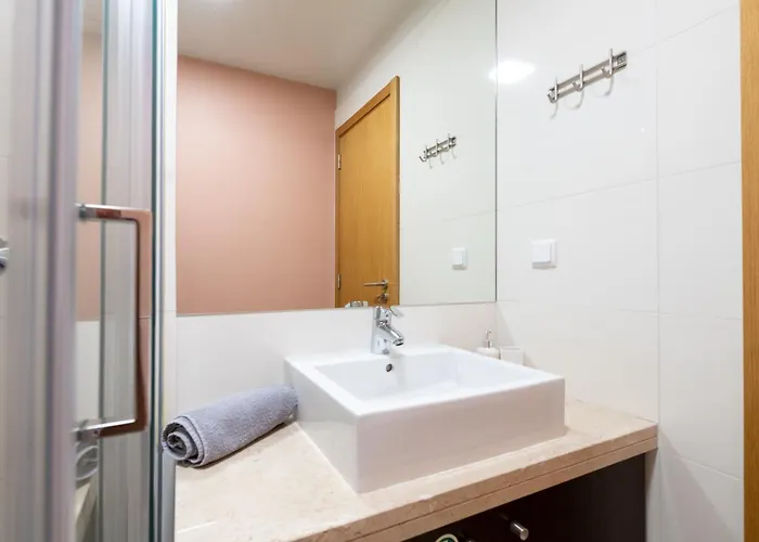 Nomad Horizon Spacious With Pool & Gym Appartement Funchal (Madeira)