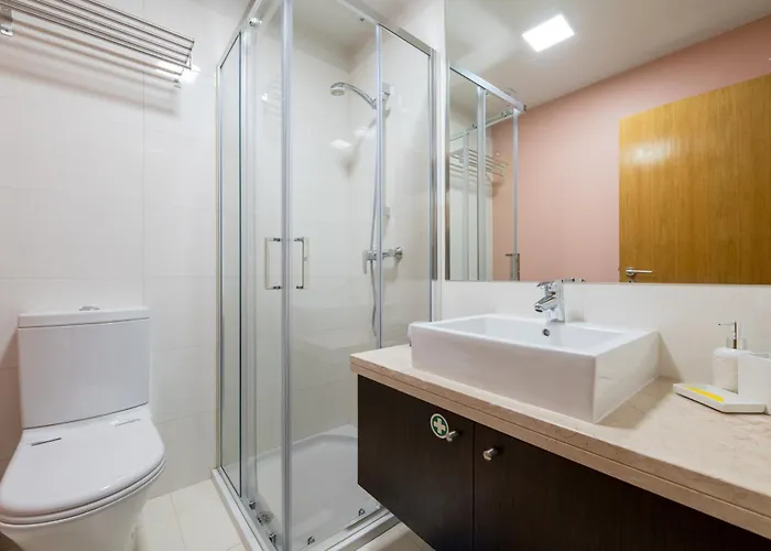 Nomad Horizon Spacious With Pool & Gym * Funchal (Madeira)