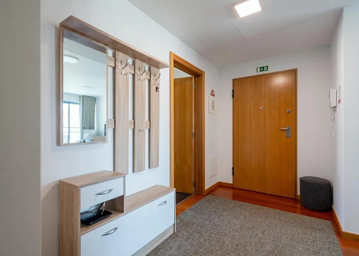 Nomad Horizon Spacious With Pool & Gym * Funchal (Madeira)