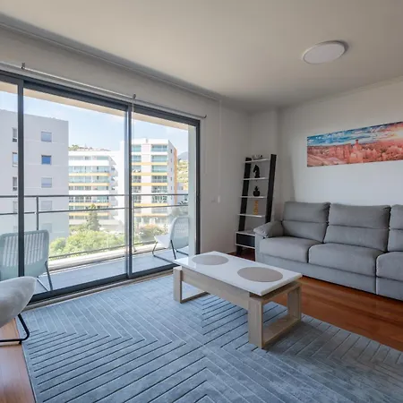 Nomad Horizon Spacious With Pool & Gym Appartamento