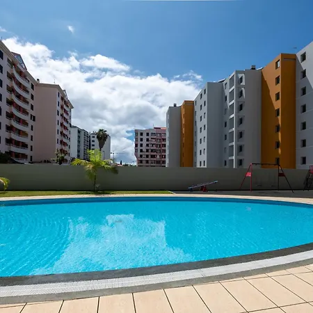 Nomad Horizon Spacious With Pool & Gym * Funchal (Madeira)