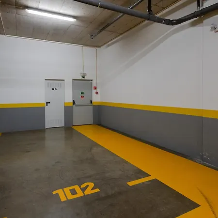 Nomad Horizon Spacious With Pool & Gym *